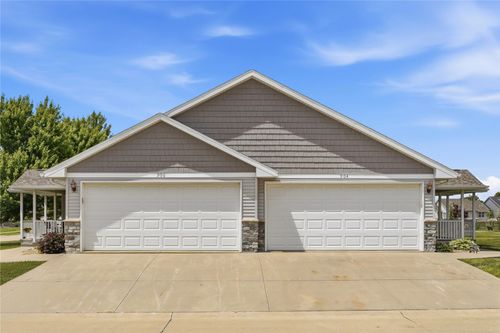 904 Crescent View Ne, Cedar Rapids, IA, 52402 | Card Image