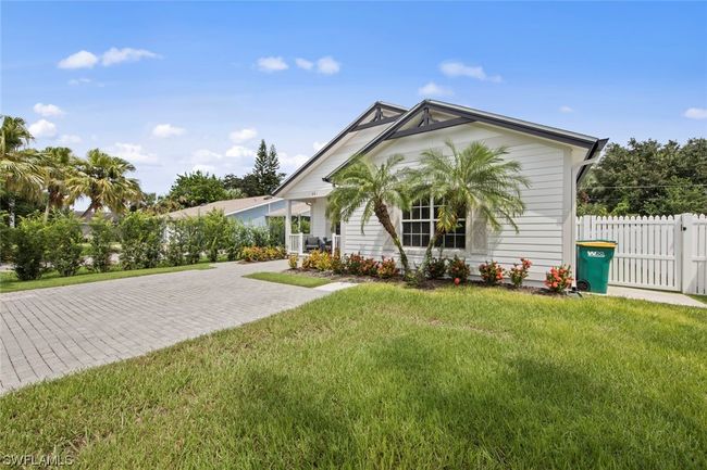 861 97th Avenue N, House other with 3 bedrooms, 3 bathrooms and null parking in Naples FL | Image 2