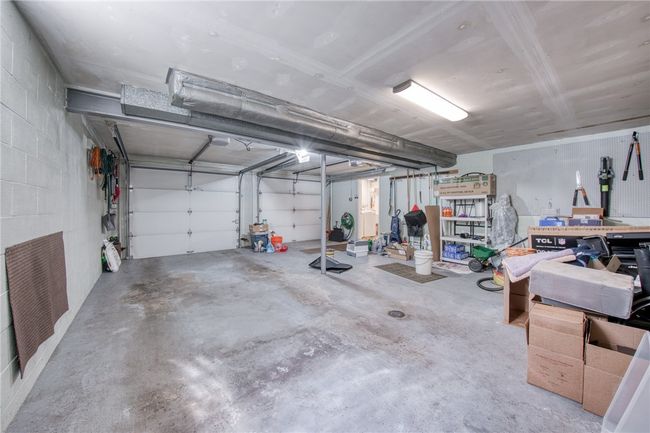 Oversized 2-car garage | Image 43