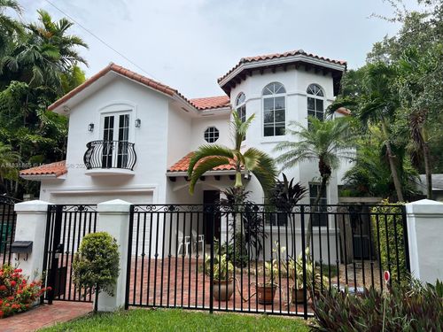 na-4110 Pamona Ave, Miami, FL, 33133-6327 | Card Image