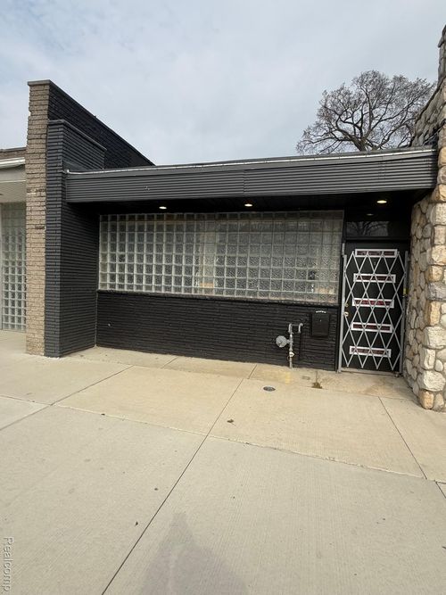 16911 E Warren Ave, Detroit, MI, 48224-2355 | Card Image