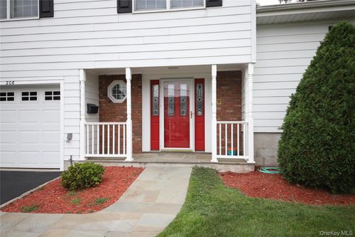 206 Myrtle Ave, Hawthorne, NY, 10532-2323 | Card Image