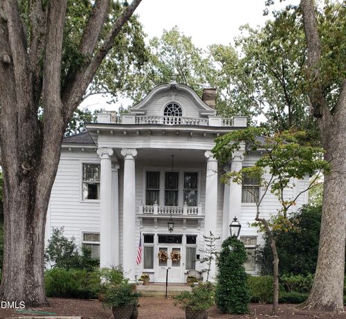 900 Nash St N, Wilson, NC, 27893-2909 | Card Image