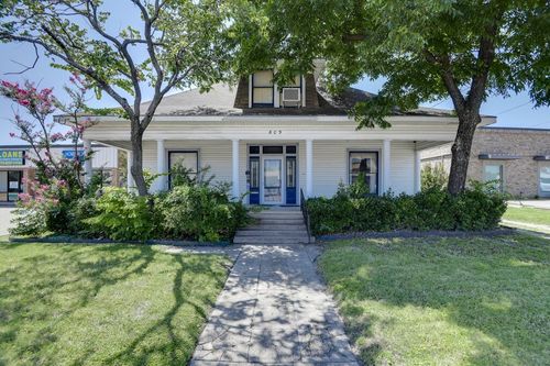 609 Ferris Ave, Waxahachie, TX, 75165-3029 | Card Image