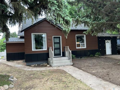 506 1st St E, Hepburn, SK, S0K1Z0 | Card Image