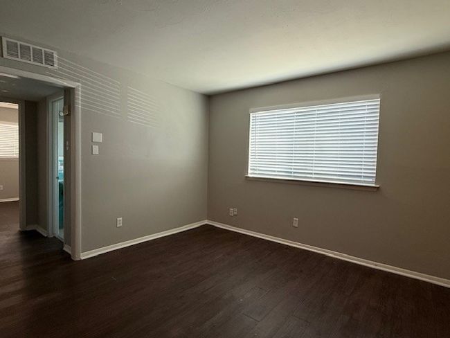 APT-110 - 5004 Live Oak St, Condo with 2 bedrooms, 1 bathrooms and null parking in Dallas TX | Image 5
