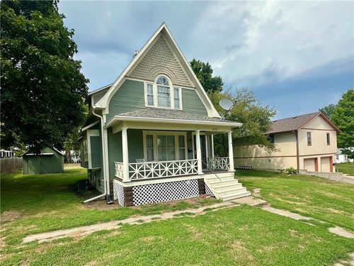 1015 E 2nd St, Maryville, MO, 64468-1812 | Card Image