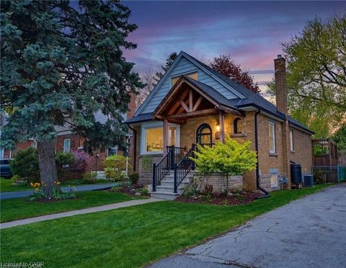 198 E 19th St, Hamilton, ON, L9A4S5 | Card Image
