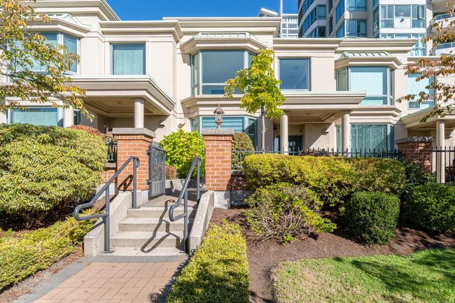 TH4 - 6659 Southoaks Crescent, Townhouse with 3 bedrooms, 2 bathrooms and 2 parking in Burnaby BC | Image 1