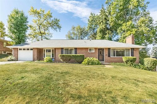 150 Signal Hill Dr, Cool Valley, MO, 63121-1217 | Card Image