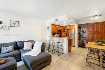 7-201 - 8540 Nw 6th Ln, Condo with 2 bedrooms, 2 bathrooms and null parking in Miami FL | Image 2