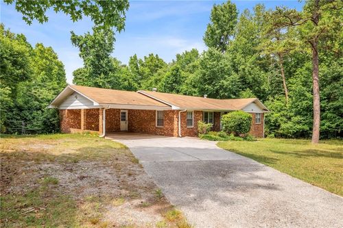 3336 Wall Rd, Greensboro, NC, 27407-9726 | Card Image