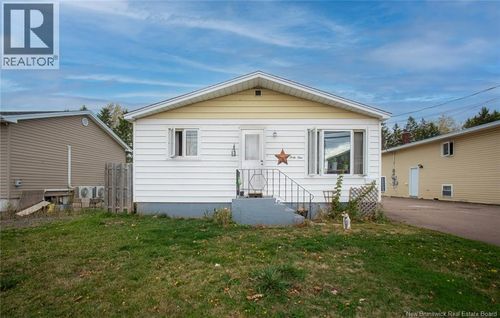 41 Vail St, Moncton, NB, E1A3L2 | Card Image