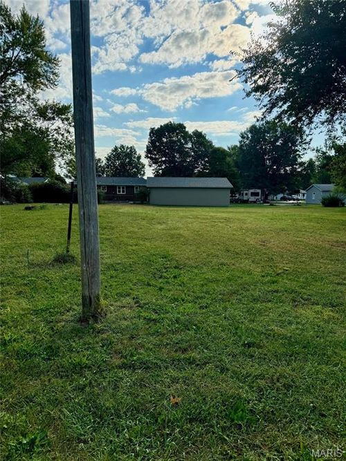 1500 N Van Buren St, Litchfield, IL, 62056-1254 | Card Image