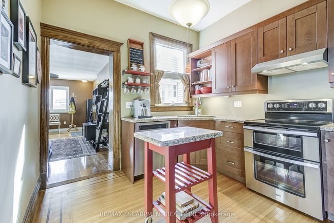 24 Ray St N, House other with 5 bedrooms, 3 bathrooms and 4 parking in Hamilton ON | Image 12