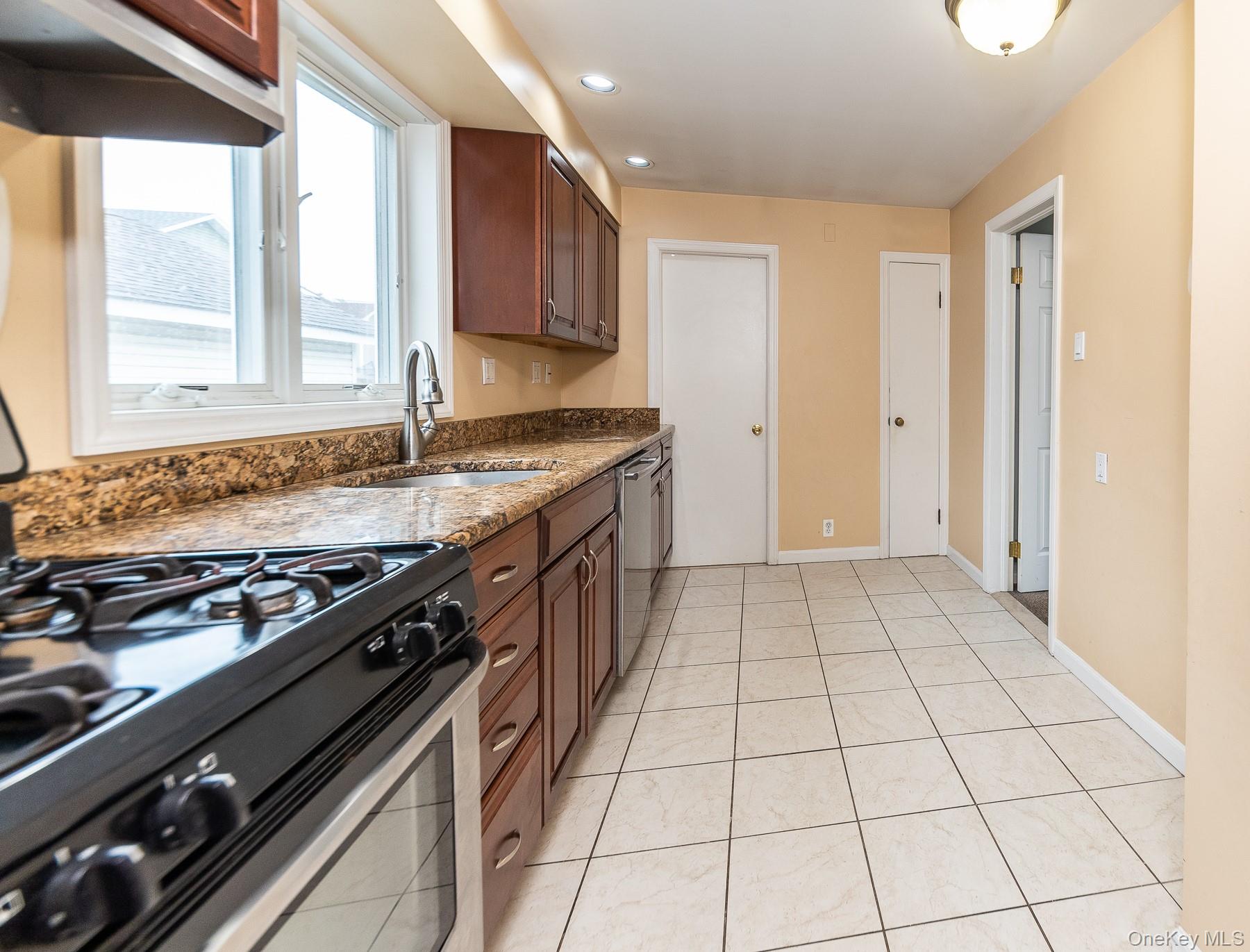 Residential Lease in Hempstead 3