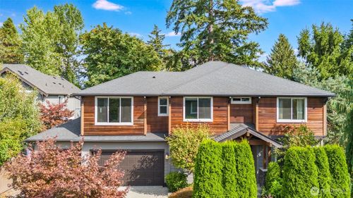 3240 112th Ave Se, Bellevue, WA, 98004-7525 | Card Image