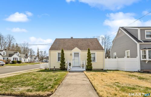 12 Elm Ct, East Haven, CT, 06512-2304 | Card Image