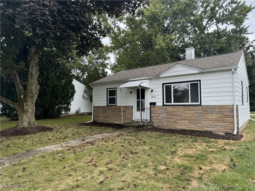 Douglass Ave, Barberton, OH 44203