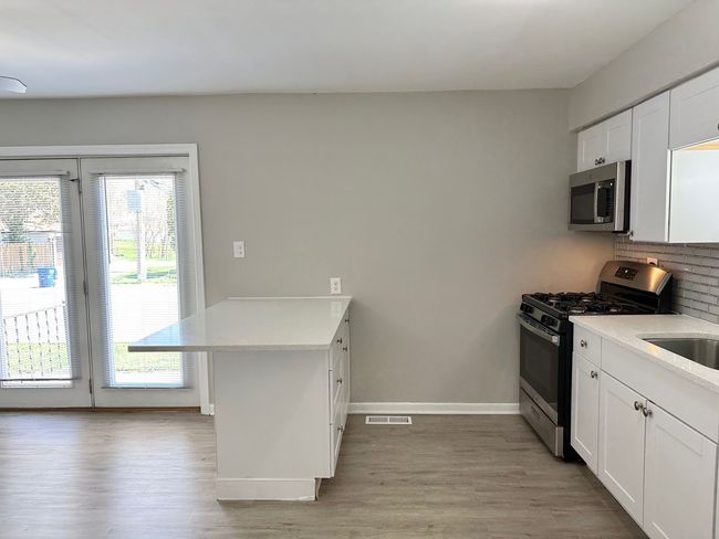 D - 1721 E Roosevelt Rd, Townhouse with 3 bedrooms, 2 bathrooms and 1 parking in Wheaton IL | Image 5