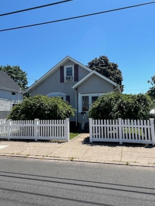 217 Evergreen St, Pawtucket, RI, 02861-2823 | Card Image