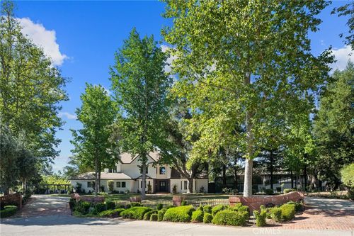28925 Medea Mesa Rd, Agoura Hills, CA, 91301-2746 | Card Image