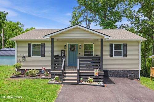 412 W Hemlock St, La Follette, TN, 37766-4109 | Card Image