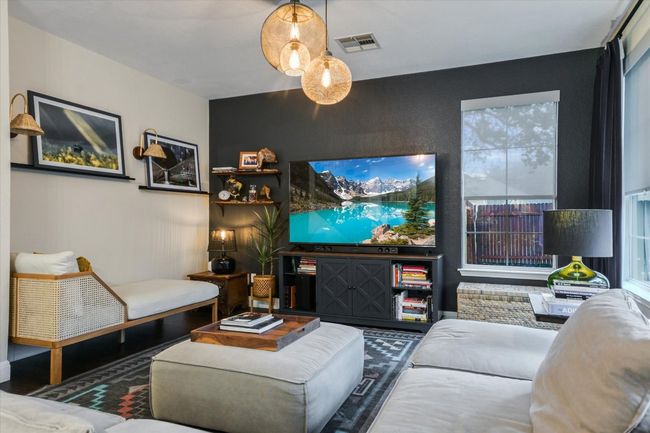 10208 Beard Ave, House other with 3 bedrooms, 3 bathrooms and 2 parking in Austin TX | Image 6