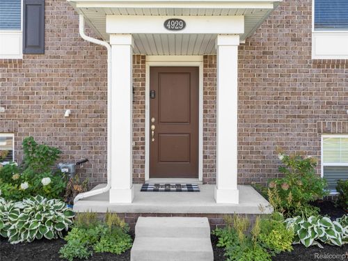 4929 Treeside Ln, Troy, MI, 48098-4505 | Card Image