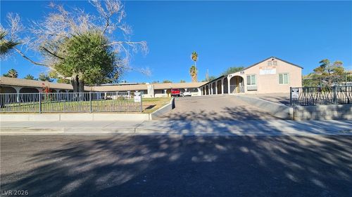 15-311 N 16th St, Las Vegas, NV, 89101-8338 | Card Image