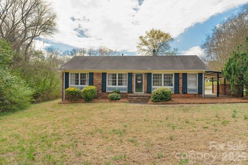 708 E John St, Matthews, NC, 28105-4830 | Card Image