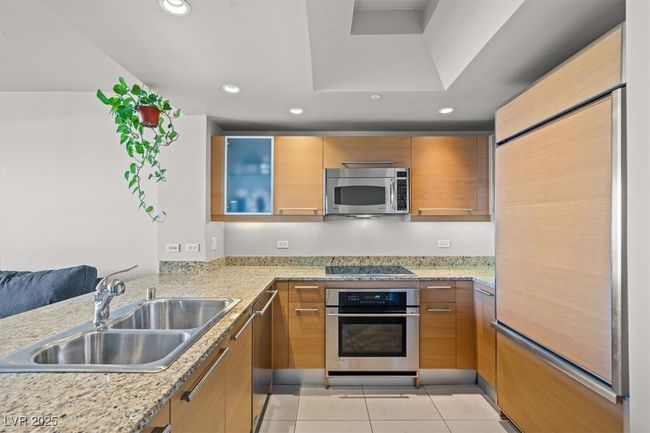 UNIT-3005 - 222 Karen Ave, Home with 1 bedrooms, 2 bathrooms and 1 parking in Las Vegas NV | Image 13