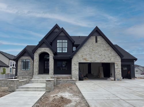 39 N Hayfield Cir, Kaysville, UT, 84037-8010 | Card Image