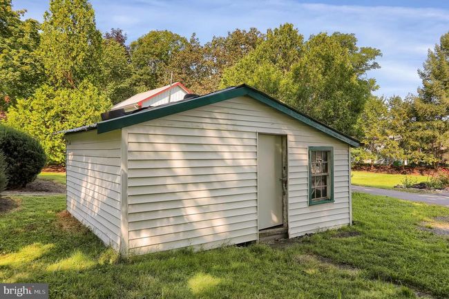 511 E Main St, House other with 5 bedrooms, 2 bathrooms and null parking in MIDDLEBURG PA | Image 9