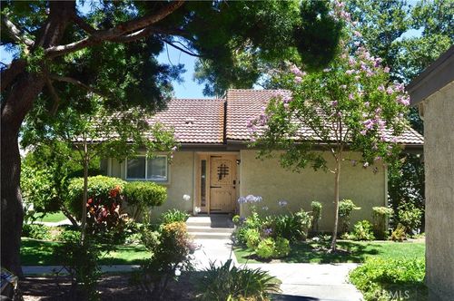 46 Meadowlark Ln, Oak Park, CA, 91377-1017 | Card Image
