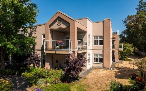 105-3915 St. Georges Lane, Saanich, BC, V8N4E3 | Card Image