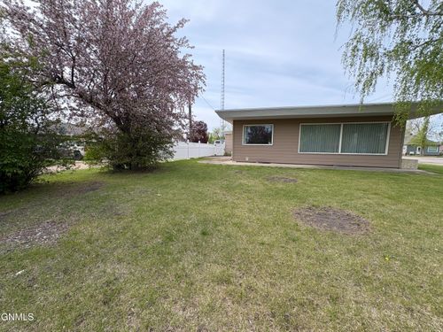 121 4th Street, Edgeley, ND, 58433 | Card Image