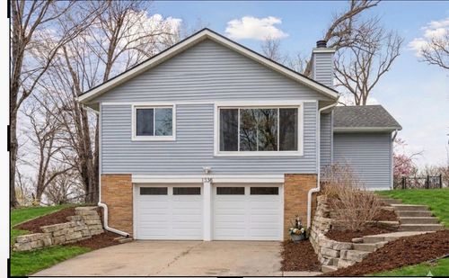 1338 Parkwood Dr Se, Cedar Rapids, IA, 52403-3461 | Card Image