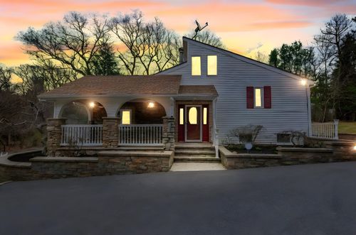 90 E Bartlett Rd, Middle Island, NY, 11953-1905 | Card Image
