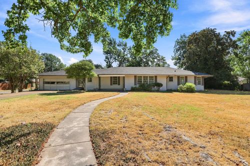 920 Park Ave, Bonham, TX, 75418-3808 | Card Image