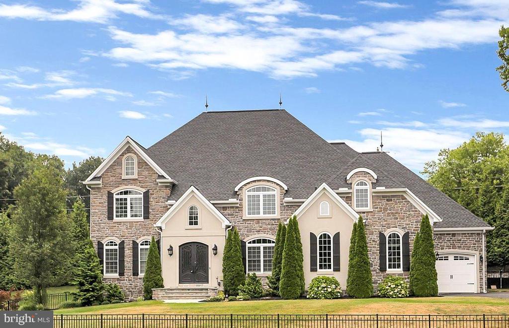 Chloe Ln, Mechanicsburg, PA 17050
