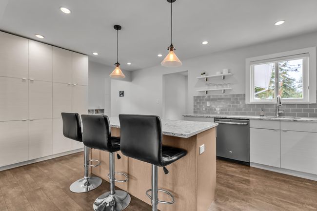 12033 261 St, House other with 4 bedrooms, 3 bathrooms and 8 parking in Maple Ridge BC | Image 13