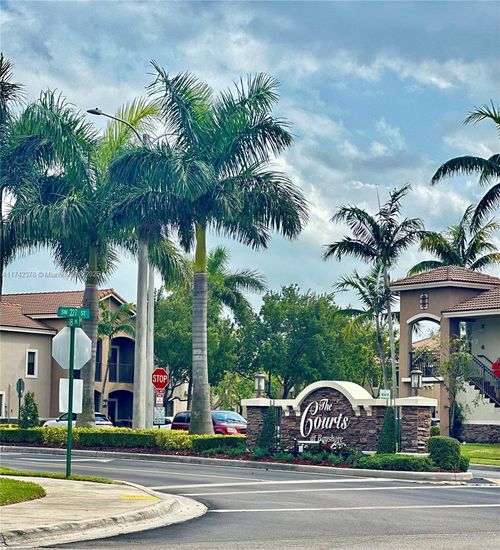 301-5-22441 Sw 88th Pl, Cutler Bay, FL, 33190-2039 | Card Image