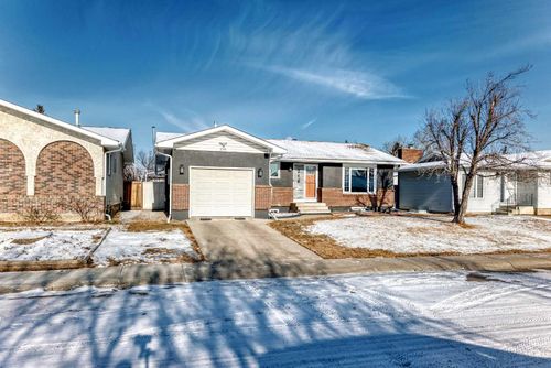 216 Pinecrest Cres Ne, Calgary, AB, T1Y1K9 | Card Image