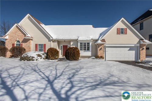 239 N 36th St, Allentown, PA, 18104-4520 | Card Image