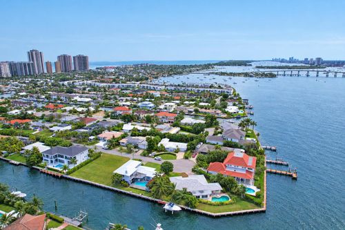 1050 Bimini Ln, Riviera Beach, FL, 33404-2704 | Card Image