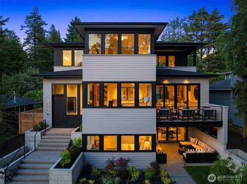 7008 29th Ave Ne, Seattle, WA, 98115-5850 | Card Image
