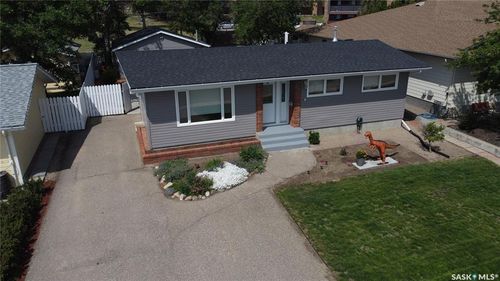 1000 9th Ave Ne, Swift Current, SK, S9H2S9 | Card Image
