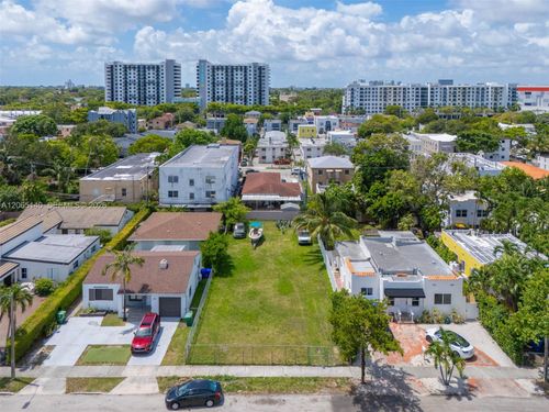 2020 Sw 5th St, Miami, FL, 33135-3204 | Card Image