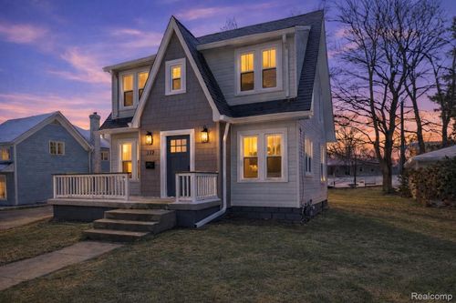 317 W Saint Clair St, Romeo, MI, 48065-4664 | Card Image